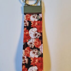 Handgemachter Halloween Schlüsselanhänger Halloween Totenköpfe & Rosen von Dylans Herzenswerk